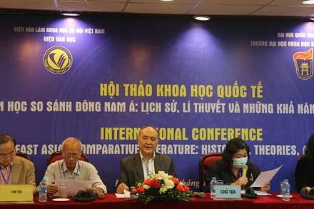 Ban tổ chức điều hành các phiên thảo luận tại hội thảo. (Ảnh: Hải Đăng)