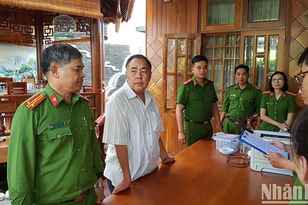 Khám xét nơi ở của ông Đỗ Duy Vinh.