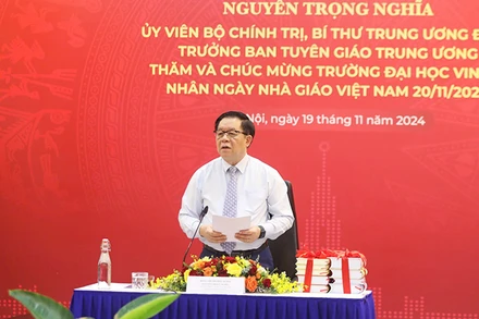 Đồng chí Nguyễn Trọng Nghĩa phát biểu tại buổi làm việc. 