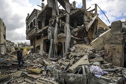 Tòa nhà bị phá hủy sau cuộc oanh kích của Israel xuống thị trấn Beit Lahia, phía bắc Dải Gaza ngày 20/3/2025. (Ảnh: THX/TTXVN)