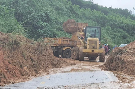 Chiều 5/12, đường Trường Sơn Đông (sạt lở taluy dương gây tắc đường) đã thông xe bước 1.