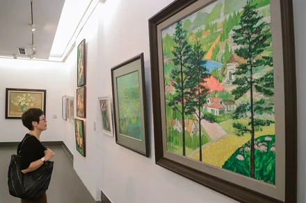 "Non Côi sông Vị” quy tụ các tác phẩm về chủ đề quê hương, đất nước của họa sĩ Nam Định.