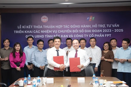 Quang cảnh lễ ký kết.