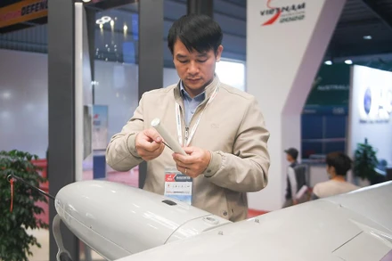 Viettel trình diễn nhiều sản phẩm công nghệ tại Triển lãm quốc phòng quốc tế