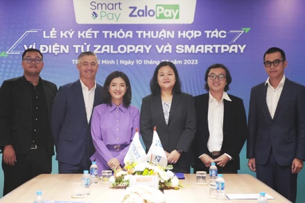 Quang cảnh lễ ký kết.