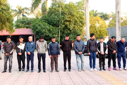 Các đối tượng bị bắt giữ về hành vi đánh bạc và tổ chức đánh bạc qua mạng.