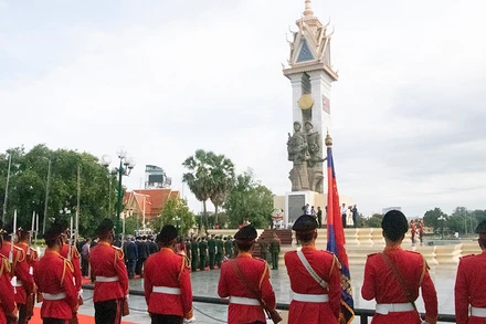 Tưởng niệm các anh hùng liệt sĩ đã hy sinh vì nền độc lập tự do của hai nước Việt Nam và Campuchia.