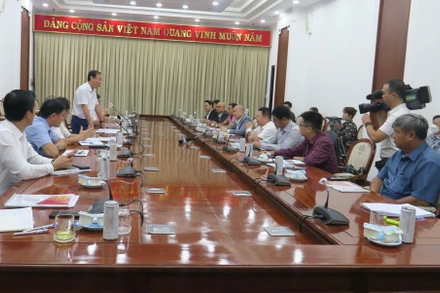 Bí thư Thành ủy Thành phố Hồ Chí Minh phát biểu ý kiến tại buổi gặp lãnh đạo 2 đội bóng của Thành phố Hồ Chí Minh.