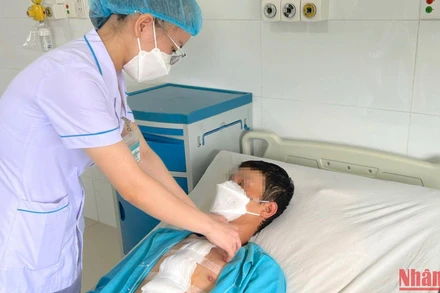 Hiện, bệnh nhân đã qua cơn nguy kịch.