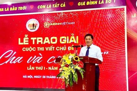 Tổng Biên tập Tạp chí Gia đình Việt Nam Hồ Minh Chiến phát biểu tại buổi lễ.