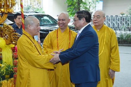 Thủ tướng Phạm Minh Chính đến chúc mừng các chức sắc, tăng ni nhân Đại lễ Phật đản Phật lịch 2568 - Dương lịch 2024.