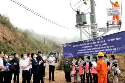 Đóng điện cho bản Nà Tăm 3, xã Nậm Tăm