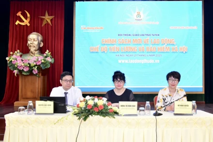 Các chuyên gia tham gia giải đáp tại buổi giao lưu trực tuyến.