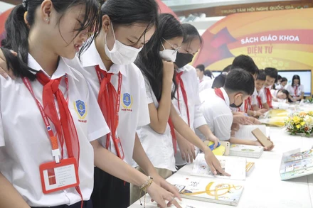 Đánh giá việc biên soạn, thẩm định, xuất bản, sử dụng sách giáo khoa