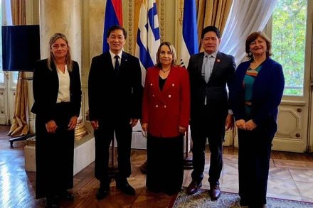 Thứ trưởng Tư pháp Nguyễn Khánh Ngọc làm việc với bà Doris Morales Martinez, Chánh án tối cao Uruguay.