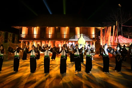Không gian show diễn thực cảnh “Huyền tích U-va” tại Nhà văn hóa bản U-Va, xã Noong Luống, huyện Điện Biên.