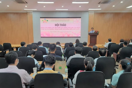 Quang cảnh hội thảo nâng cao năng lực sản xuất các giống hoa lan, cây kiểng phục vụ thị trường trong nước và hướng đến xuất khẩu.