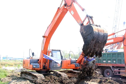 Một hạng mục thi công Vành đai 3 tại huyện Hóc Môn, Thành phố Hồ Chí Minh.