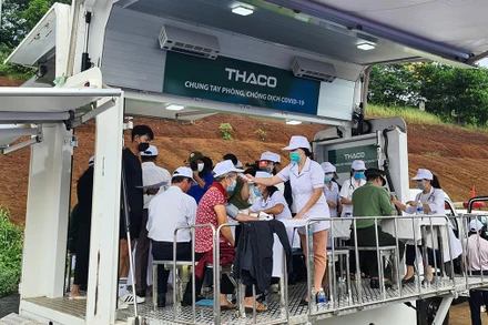 Đắk Nông dùng xe lưu động đẩy nhanh tiến độ tiêm vaccine phòng Covid-19.