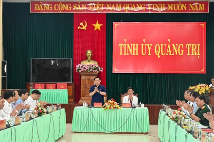 Chủ tịch Quốc hội Vương Đình Huệ chủ trì buổi làm việc với Ban Thường vụ Tỉnh ủy Quảng Trị. (Ảnh: DUY LINH)