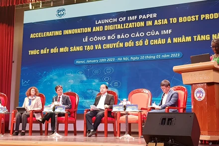 Quang cảnh lễ công bố.