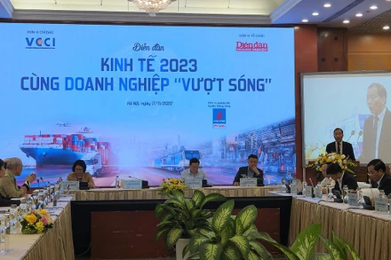 Dù bức tranh kinh tế có nhiều khởi sắc, song vẫn có hàng chục nghìn doanh nghiệp Việt Nam đang gặp khó khăn trước những biến động của thị trường. (Ảnh: TỐ HÂN)