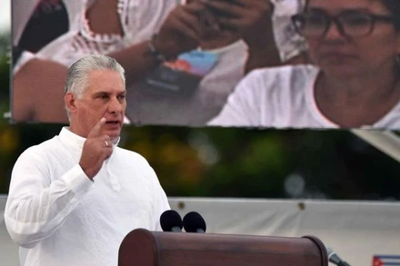 Ông Miguel Díaz-Canel Bermúdez phát biểu tại buổi lễ kỷ niệm. (Nguồn: escambray.cu/TTXVN)