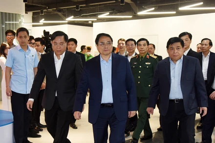 Thủ tướng Phạm Minh Chính thăm, làm việc tại Trung tâm Đổi mới sáng tạo Quốc gia (NIC).