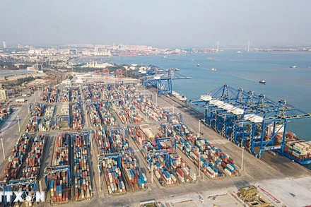 Quang cảnh cảng hàng hóa tại tỉnh Hải Nam, Trung Quốc. (Ảnh: THX/TTXVN) 