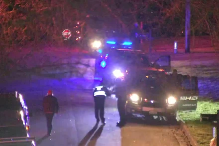 Cảnh sát điều tra hiện trường vụ xả súng. (Ảnh: WSB-TV/TTXVN)