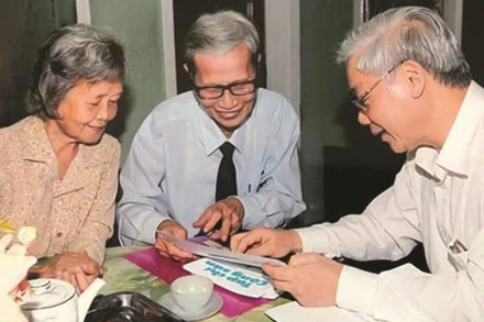 Tổng Bí thư, Chủ tịch nước Nguyễn Phú Trọng trong chuyến thăm vợ chồng thầy Lê Đức Giảng.