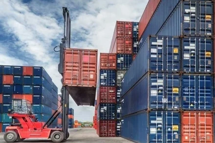 Container tại cảng Manila, Philippines. (Nguồn: Philstar Global/TTXVN)