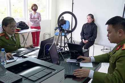 Công an tỉnh Thái Bình đẩy nhanh tiến độ phủ sóng căn cước công dân gắn chip và định danh điện tử.