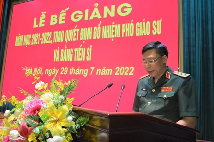 Giám đốc Học viện Quốc phòng Trần Việt Khoa phát biểu tại buổi lễ.