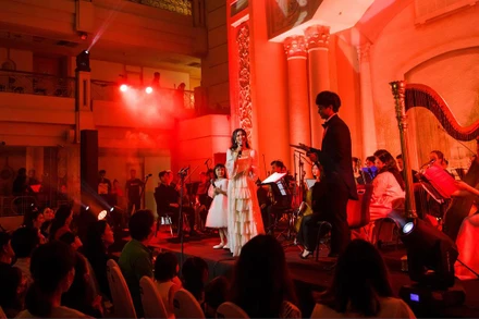 Chương trình sẽ diễn ra trong không gian trình diễn sang trọng tại Renaissance Riverside Hotel Saigon.