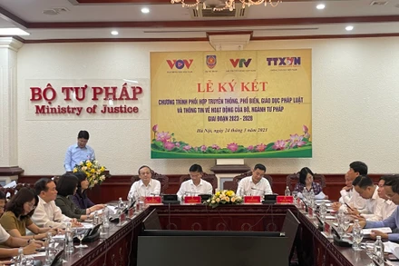 Quang cảnh lễ ký kết.