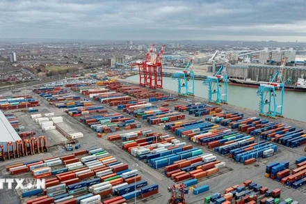 Quang cảnh cảng hàng hóa ở Liverpool, Anh. (Ảnh: THX/TTXVN)