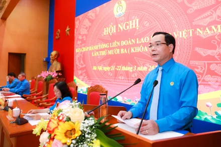 Chủ tịch Tổng Liên đoàn Lao động Việt Nam Nguyễn Đình Khang phát biểu khai mạc hội nghị.