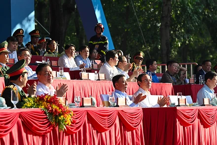 Thường trực Ban Bí thư Trần Cẩm Tú và các đại biểu dự tổng duyệt. (Ảnh DUY LINH)