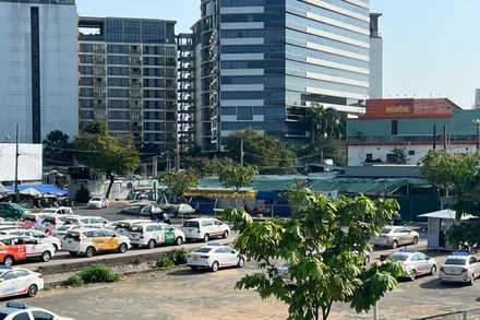 Bãi đệm taxi nằm ở khu đất tiếp giáp đường vào Nhà ga quốc tế Tân Sơn Nhất sẽ được duy trì hoạt động vào các dịp lễ để hỗ trợ việc điều tiết phương tiện taxi đi lại.