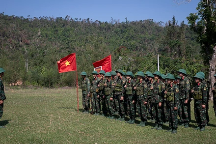 Cán bộ, chiến sĩ Lữ đoàn Bộ binh Phòng thủ đảo 242, Quân khu 3 tập luyện sẵn sàng chiến đấu. (Ảnh: SƠN TÙNG)