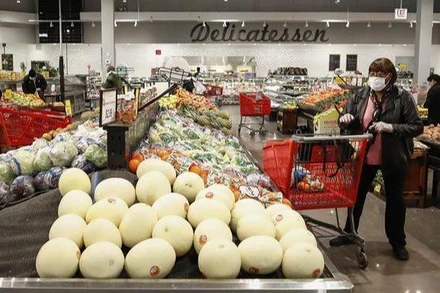 Với việc giá cả tăng vọt trong những tháng gần đây đẩy lạm phát hằng năm tăng cao nhất trong 4 thập niên, Fed đã 4 lần nâng lãi suất cơ bản trong năm nay. (Ảnh: AFP/TTXVN)