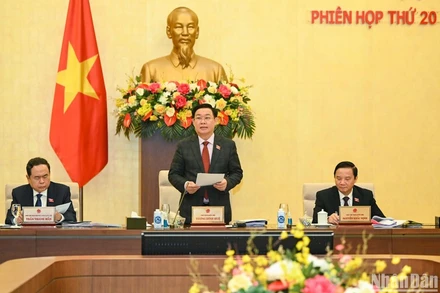 Chủ tịch Quốc hội Vương Đình Huệ phát biểu khai mạc phiên họp.