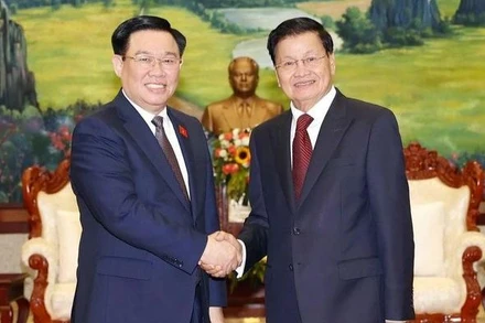 Chủ tịch Quốc hội Vương Đình Huệ hội kiến Tổng Bí thư, Chủ tịch nước Lào Thongloun Sisoulith. (Ảnh: TTXVN)