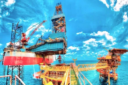 Vào lúc 8 giờ ngày 28/10/2022, giàn khai thác Cá Tầm 2 (CTC-2) thuộc mỏ Cá Tầm, Lô 09-3/12 đã chính thức khai thác dòng dầu đầu tiên.