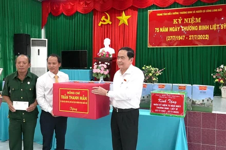 Phó Chủ tịch Thường trực Quốc hội Trần Thanh Mẫn thăm, tặng quà tại Trung tâm điều dưỡng Thương binh và người có công Long Đất, tỉnh Bà Rịa-Vũng Tàu.