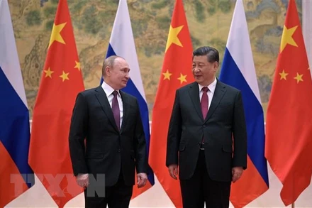 Chủ tịch Trung Quốc Tập Cận Bình (phải) trong cuộc gặp Tổng thống Nga Vladimir Putin tại Bắc Kinh, ngày 4/2/2022. (AFP/TTXVN)