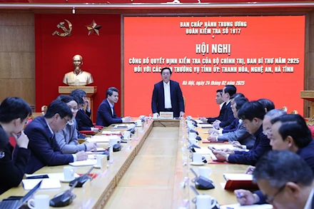 Đồng chí Nguyễn Trọng Nghĩa phát biểu chỉ đạo hội nghị.