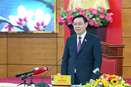 Chủ tịch Quốc hội Vương Đình Huệ phát biểu thăm hỏi, chúc Tết Đảng bộ, Chính quyền và nhân dân tỉnh Lào Cai. 