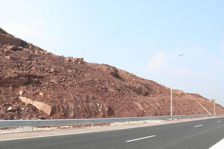 Vị trí sạt lở trên cao tốc Vân Đồn-Móng Cái. (Ảnh: Báo Quảng Ninh)